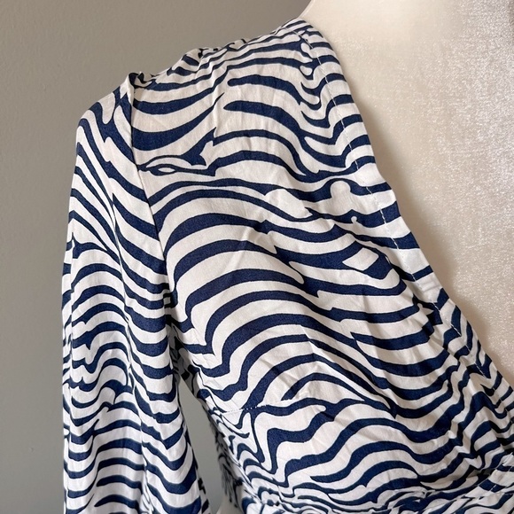 LF deep v long sleeve striped crop top size XS NWT - Picture 2 of 16